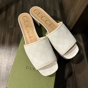 Authentic Gucci Sandals - worn once - *New*